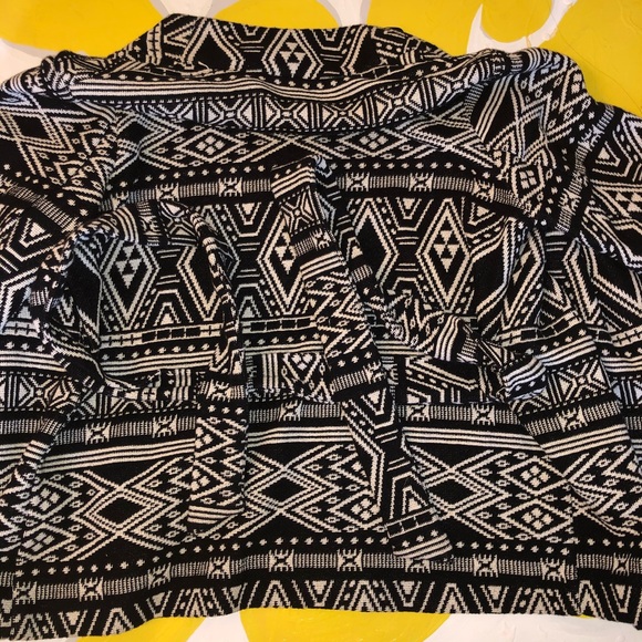 🆕 H&M White and Black Tribal Print Cardigan - Picture 3 of 5